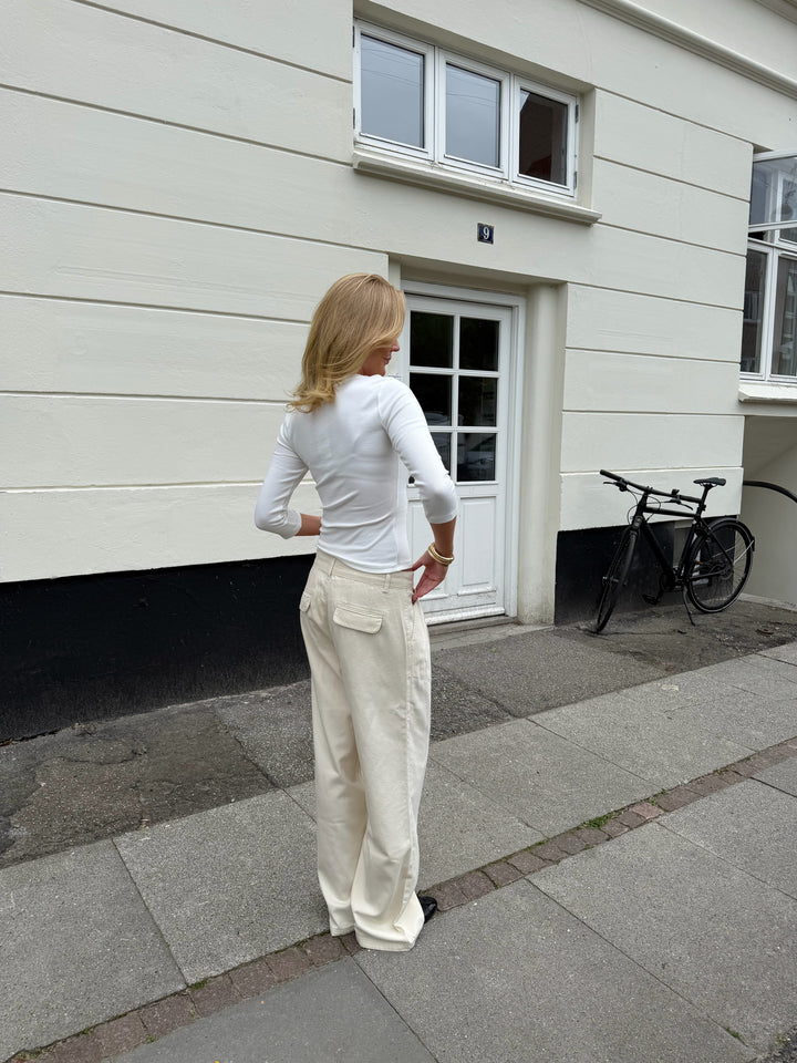 Stinna 3/4 Sleeve V-neck - White