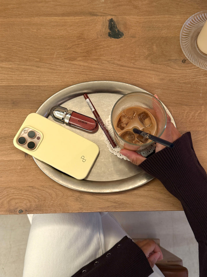 iPhone 15 Cover - Butter Yellow