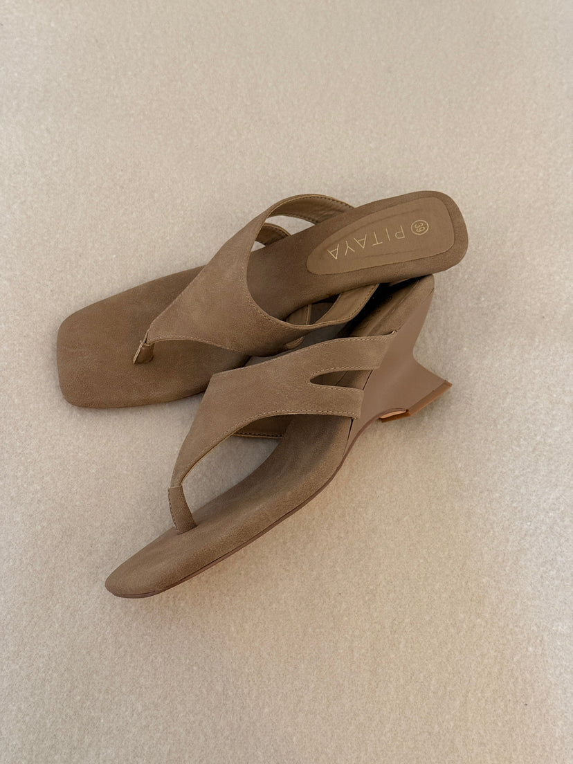 Ditte Plateau Slingback Heels - Dark Beige